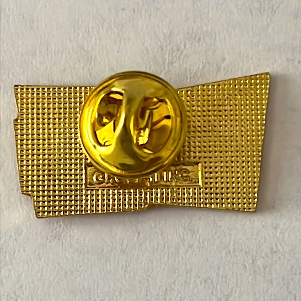 McDonald’s Crew Pin - Picture 2 of 2